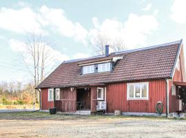 Stunning Home In Vstra Torup With Wifi And 3 Bedrooms, hotel amb aparcament a Västra Torup