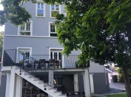 Mein Eifel Ferienhaus Altes Pfarrhaus – hotel z parkingiem w mieście Dahlem