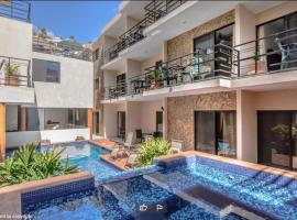 Pedregal Suites with 45 Private Rooms, Free Ultra Fast WiFi, Steps from Downtown Cabo and Marina, hotel in Cabo San Lucas