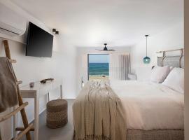 Calla Luxury Seafront Suites, hotel familiar en Rethymno