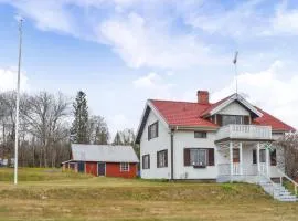4 Bedroom Stunning Home In Åsenhöga