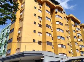 Wall Street Flat - Centro, hotel with parking in Caxias do Sul