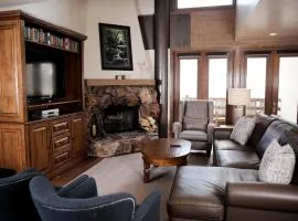 Deer Valley Two Bedroom Loft Suite with Easy Access to all Park City has to Offer condo