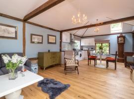 The Cart Lodge - Aldeburgh Coastal Cottages, hotel sa Wickham Market