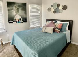 4 bedroom house great for groups!, vacation home in Dallas