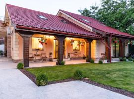 Villa DEA DORATA, готель у місті Орадя