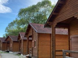 Gyopar Wooden Houses, hotel para famílias em Izvoare