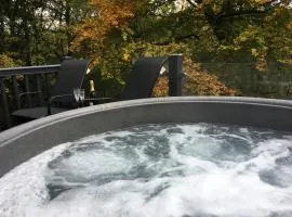 P23 - Studio Pod with Hot Tub