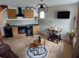 NOUVEAU : Rustik'House - À 2 pas de la Gare RER C, apartment in Breuillet