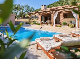 Rural Villa Adriart with heated pool and sauna – hotel w mieście Stankovci