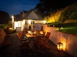 Hillside Cottage, countryside views near Llangollen