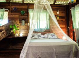 Playa Grande Lodge & Tree House, hótel í Cahuita