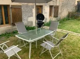 Petite maison lorraine avec cheminée et jardin