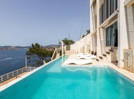 VIP seafront villa, hotel din El Toro