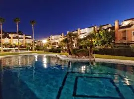 Adosado para familias al lado de la playa, con piscina