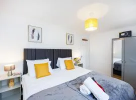 Lovely 2 Bd Hse with Parking near Excel