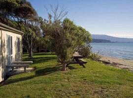 Pohara Beach TOP 10 Holiday Park, Hotel mit Parkplatz in Pohara