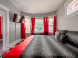 The Rubi Lounge - Private Rooms with Shared Kitchen, Living Room And Bathroom Free Street Parking Near Downtown