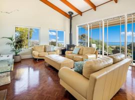 Seaview-House Sleeps 6 3 Bedroom Ocean views, semesterhus i Normanville