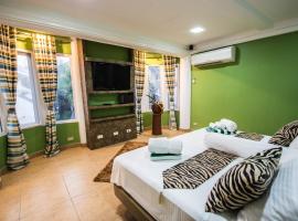 Green Monkey Resort Boracay, hotel u gradu Borakaj