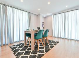 Charming apartment with a sea view terrace (F1)、ピレウスのホテル