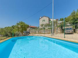 Villa Ana with jacuzzi & swimming pool, hotel with hot tubs in Cres