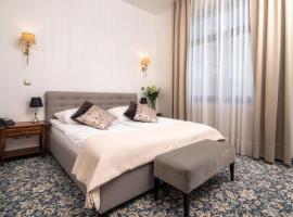 Hotel Park Kajetany، فندق في ناداجن