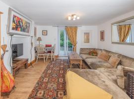 The Flat at number 11, pet-friendly hotel in Newton Abbot