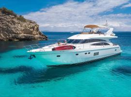 Euphoria Luxury Yacht including Full Day Charter for up to12 guests, bátagisting í Parkstone