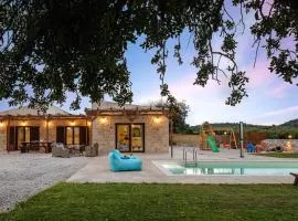 Unique, stonebuilt, rural villas with private pools!