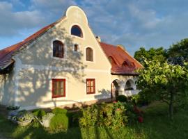 Kishalász Vendégház-Lovas, hotel in Lovas