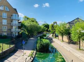 By the Dock - Exclusive Two Bedrooms Apartment in Canada Water, hotel in London