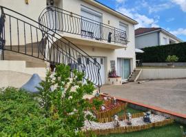 2 logements s&eacute;par&eacute;s 2 et 5 couchages au Rez-de-Chauss&eacute;e &agrave; Chambretaud, 5 min Puy du Fou