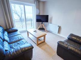 Etive, Beautiful Lochside Apartment with balcony, hotel in Fort William
