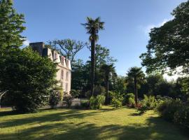 Manoir de Lanveur โรงแรมในฟุยส์นอง