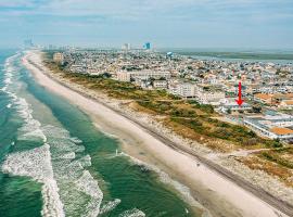 First-Floor Brigantine Condo: Steps to Ocean!, khách sạn ở Brigantine