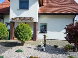 Willa Mysliwska, bed & breakfast σε Krynica Morska