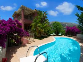 Stamoulis Villas, hotel with parking in Ayia Evfimia