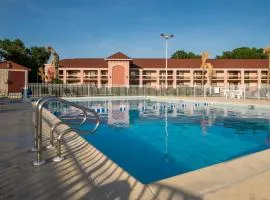 レッド ルーフ イン バージニア ビーチ ノーフォーク エアポート、にあるノーフォーク国際空港 - ORFの周辺ホテル