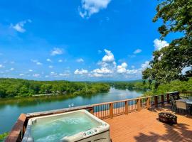 Lovely Hot Springs Escape with Deck and Hot Tub!, villa en Hot Springs