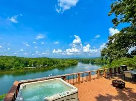 Hot Tub and Views Waterfront Escape in Hot Springs