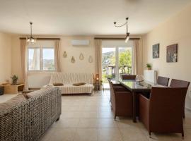Villa Melenia for Family Holidays by the Beach, hotel in Agia Pelagia