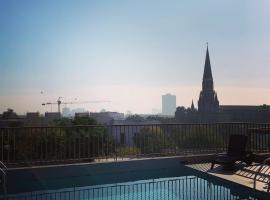 Departamento con piscina ideal para viajeros, zona turística, Hotel in Santiago