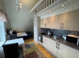 Novatind - Studio apartment with free parking, feriebolig i Narvik