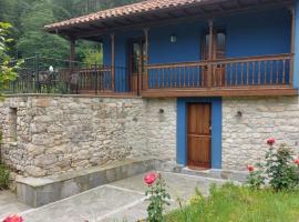 Madre Rosa I, casa rural con la playa a 12 km, holiday rental in Llanes