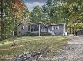 Fire Pit, Game Room, Movie Projector - The Asheville Folk Mountain Home