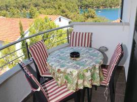 Apartments Jole - 70m from the sea, hotel in Vrboska