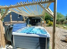 Apb-Spa cottages et Apb BnB avec piscine, vacation home in Saint-Jean-de-Monts