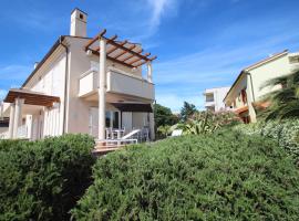 Four bedroom Beach House Amaya Medulin, hotel in Medulin