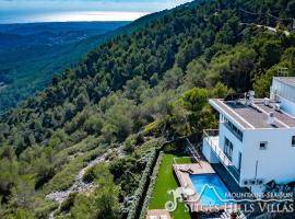 Stunning views to sea from Modern Villa El Mirador near Sitges, hotell med pool i Canyelles